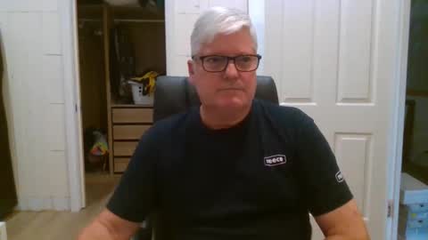 viper654321 online show from May 19, 1:06 am