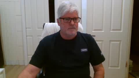 viper654321 online show from August 6, 7:40 am
