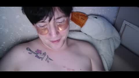vitiligoboyy online show from June 24, 10:45 pm