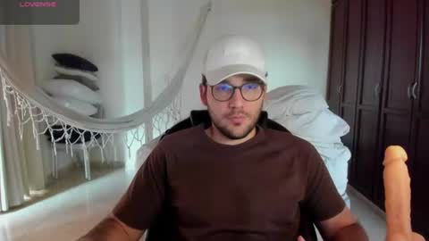 Lucas Vito Ferrer online show from August 3, 4:58 pm