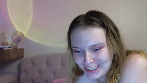 vivian_alison online show from July 25, 10:36 pm