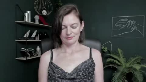 Vivian online show from August 18, 9:26 am
