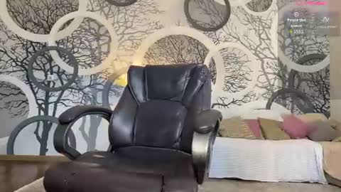 Vivian Evans online show from August 6, 5:28 am