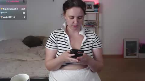 Lela online show from August 5, 4:16 pm