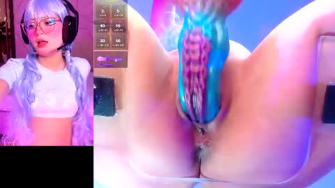 Vivian online show from August 12, 8:22 pm