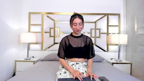Viviene online show from August 12, 2:25 am