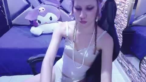 vivienne hadid online show from July 29, 10:50 pm