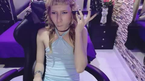 vivienne hadid online show from July 31, 9:09 pm