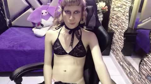 vivienne hadid online show from August 7, 5:07 am