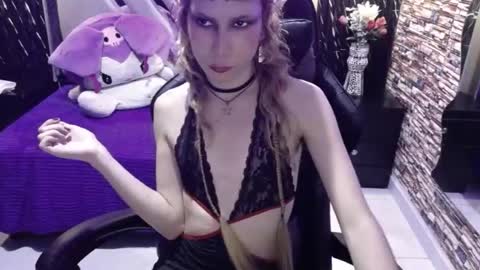 vivienne hadid online show from August 8, 9:04 pm