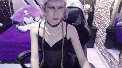 vivienne hadid online show from August 9, 8:21 pm