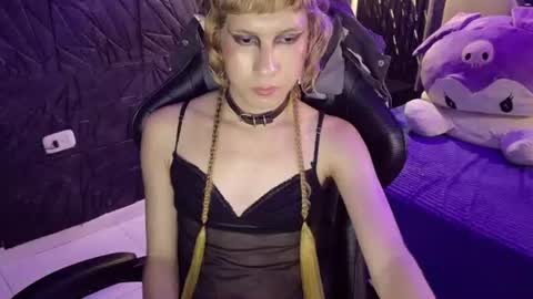vivienne hadid online show from August 13, 5:54 am