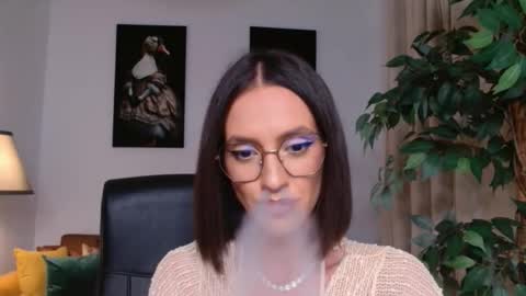 Vivienne online show from July 30, 10:27 pm