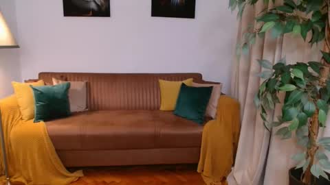 Vivienne online show from July 31, 8:36 pm