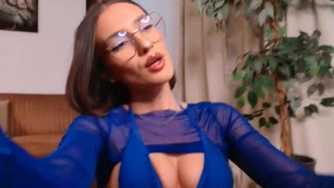 Vivienne online show from August 6, 4:17 pm