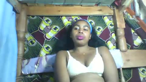 Vivienneh online show from August 13, 7:44 am