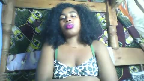 Vivienneh online show from August 13, 4:32 pm
