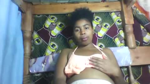Vivienneh online show from August 14, 1:15 pm