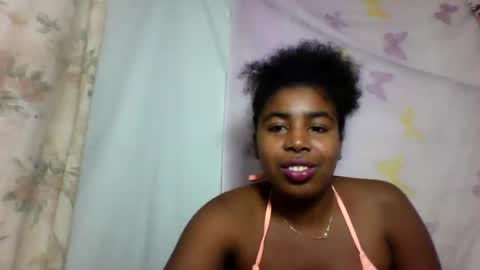 Vivienneh online show from August 14, 6:44 pm