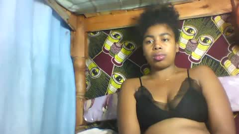 Vivienneh online show from August 15, 6:17 am