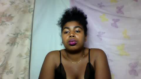 Vivienneh online show from August 15, 7:34 am