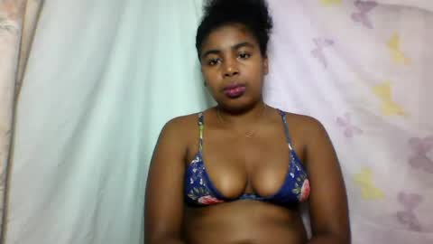 Vivienneh online show from August 15, 3:49 pm