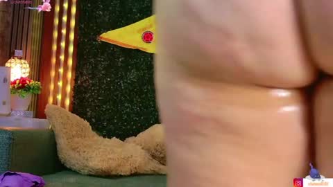 Vivi online show from June 25, 5:27 pm