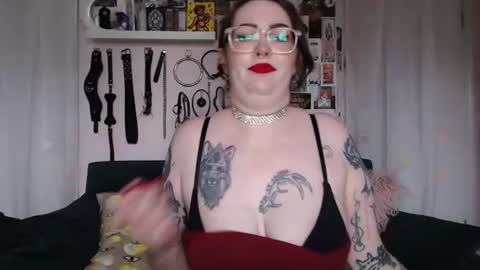 vixinvvitch online show from July 22, 8:00 pm