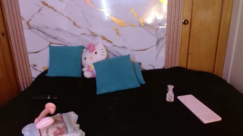 kitty SUPORT ME AND MY BABY SINGLE MOMY online show from August 6, 8:19 pm