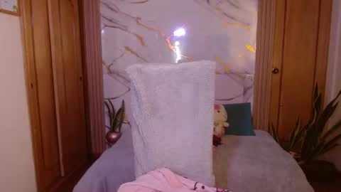 kitty SUPORT ME AND MY BABY SINGLE MOMY online show from August 7, 12:05 pm