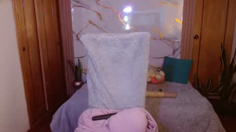 kitty SUPORT ME AND MY BABY SINGLE MOMY online show from August 12, 10:28 am