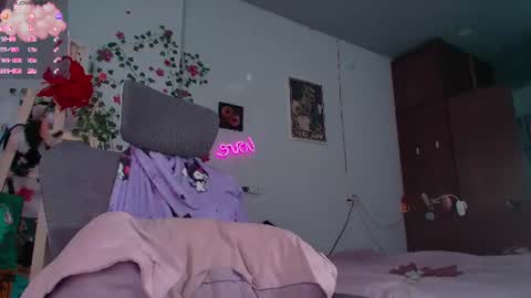 Waifu exe online show from August 11, 8:27 am