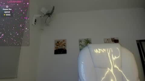 walton_abieca_ online show from August 6, 11:48 pm