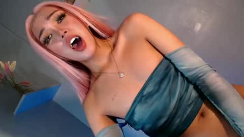 Isla online show from August 15, 10:41 am