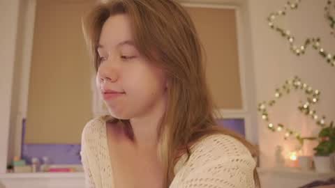 Tess online show from August 8, 7:25 pm