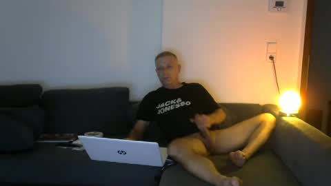 weberbenny online show from July 2, 1:06 am