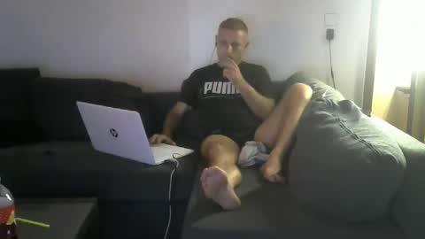 weberbenny online show from August 1, 1:00 am