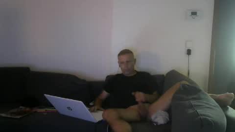 weberbenny online show from August 2, 3:35 am