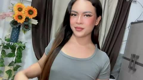 Hi Im LOVIE Please dont forget to follow and thumbs up me online show from August 11, 1:40 am