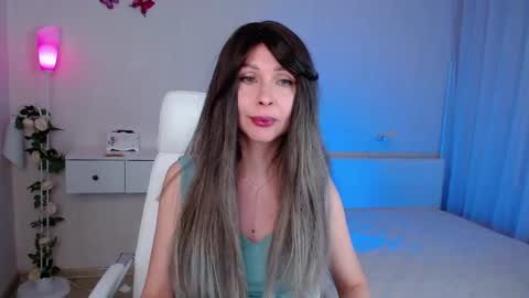 Wendi Foster online show from May 13, 1:33 pm