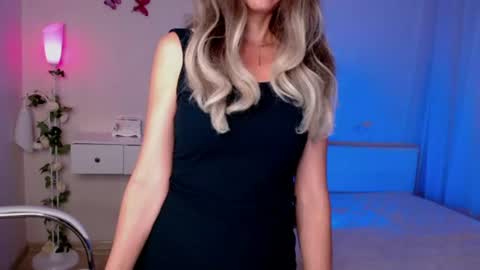 Wendi Foster online show from August 6, 10:31 pm