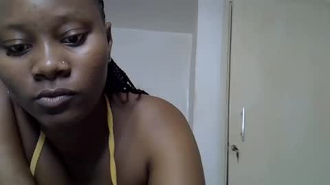 wet_pussieyy online show from July 28, 3:45 am