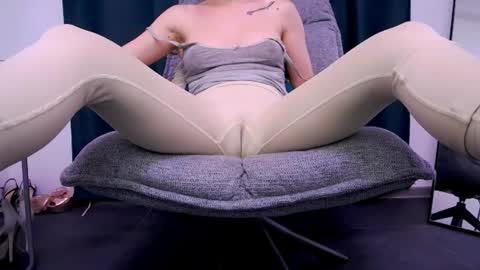 Beatrice Moan from LovenseWet from Tip MenuOpen for Private online show from July 25, 10:03 pm