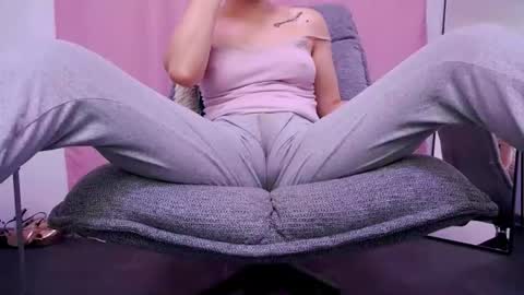Beatrice Moan from LovenseWet from Tip MenuOpen for Private online show from August 6, 10:42 pm
