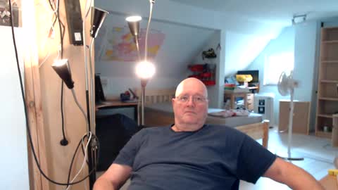 WeTwo online show from August 3, 5:25 am