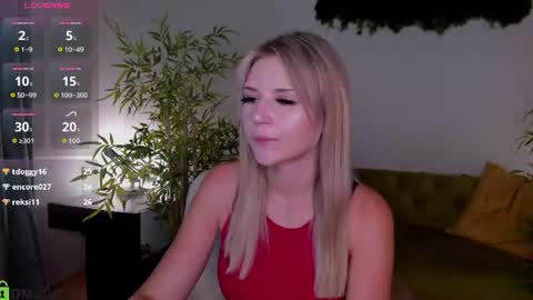 Sophia online show from August 15, 3:38 pm
