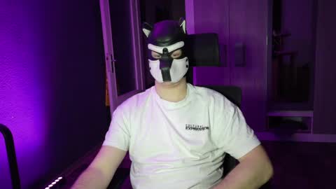 white_pup online show from April 13, 6:51 pm