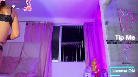 white_tsx online show from June 14, 7:05 am