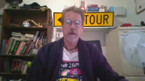 whiteboomer online show from August 8, 10:10 pm