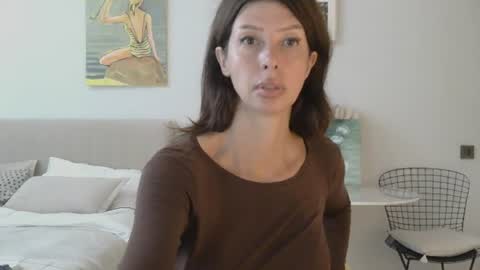 White Queen online show from August 12, 7:22 am